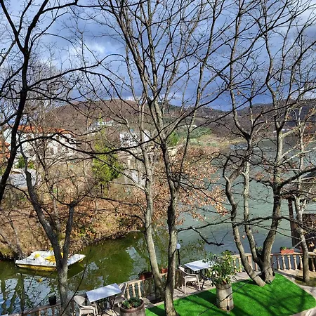Liqeni Hotel *
